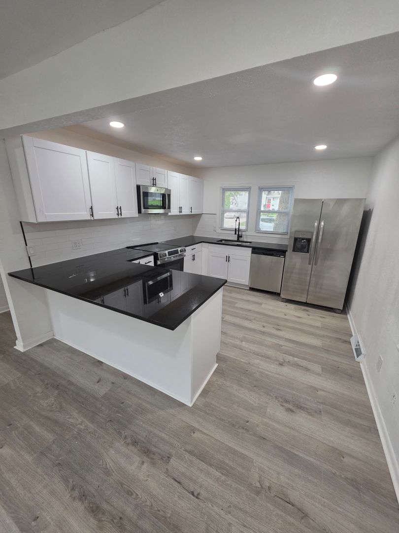 Lenexa House: 13512 W 90th Pl