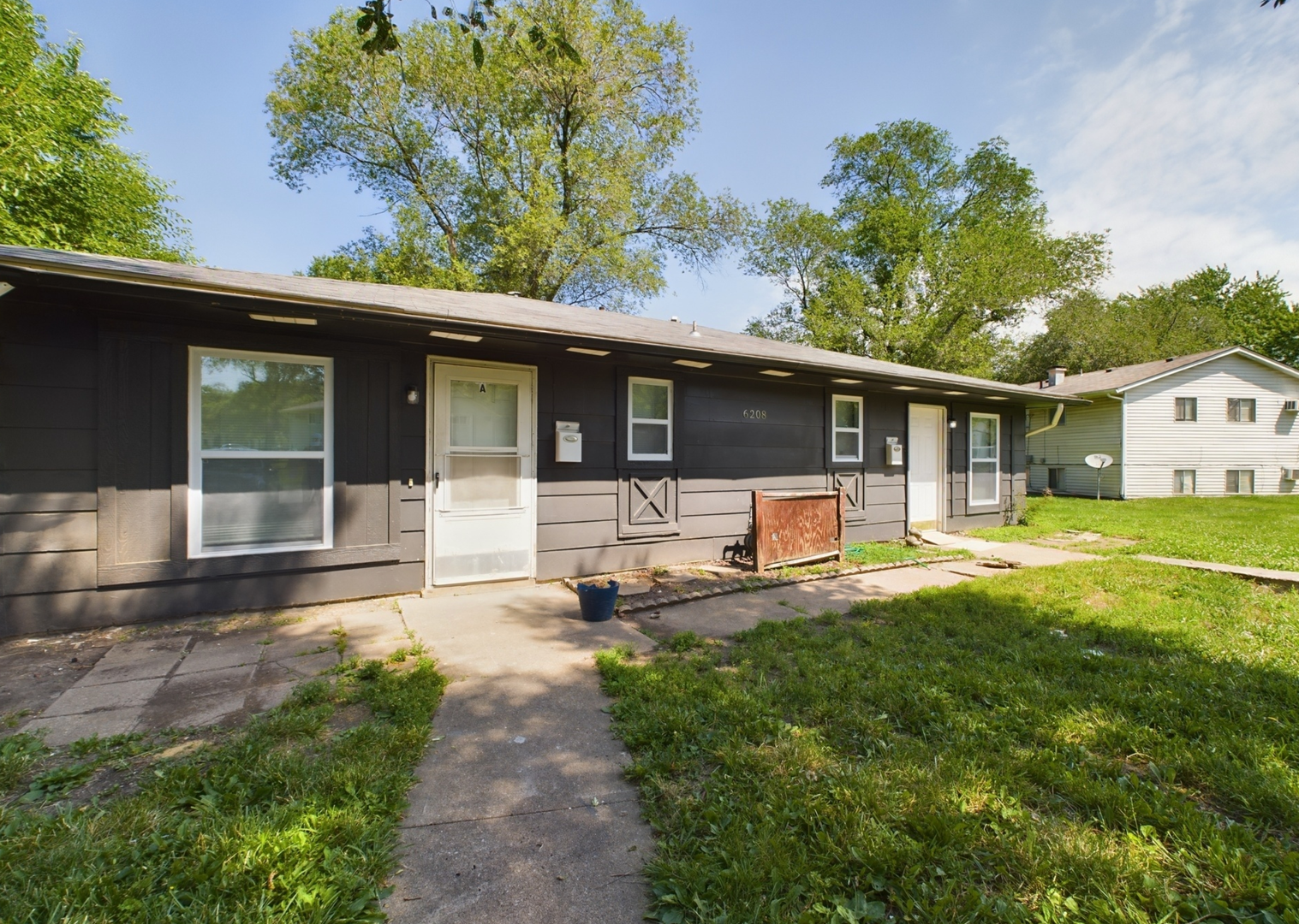 Grandview Apartment: 6208 E 152nd Terrace