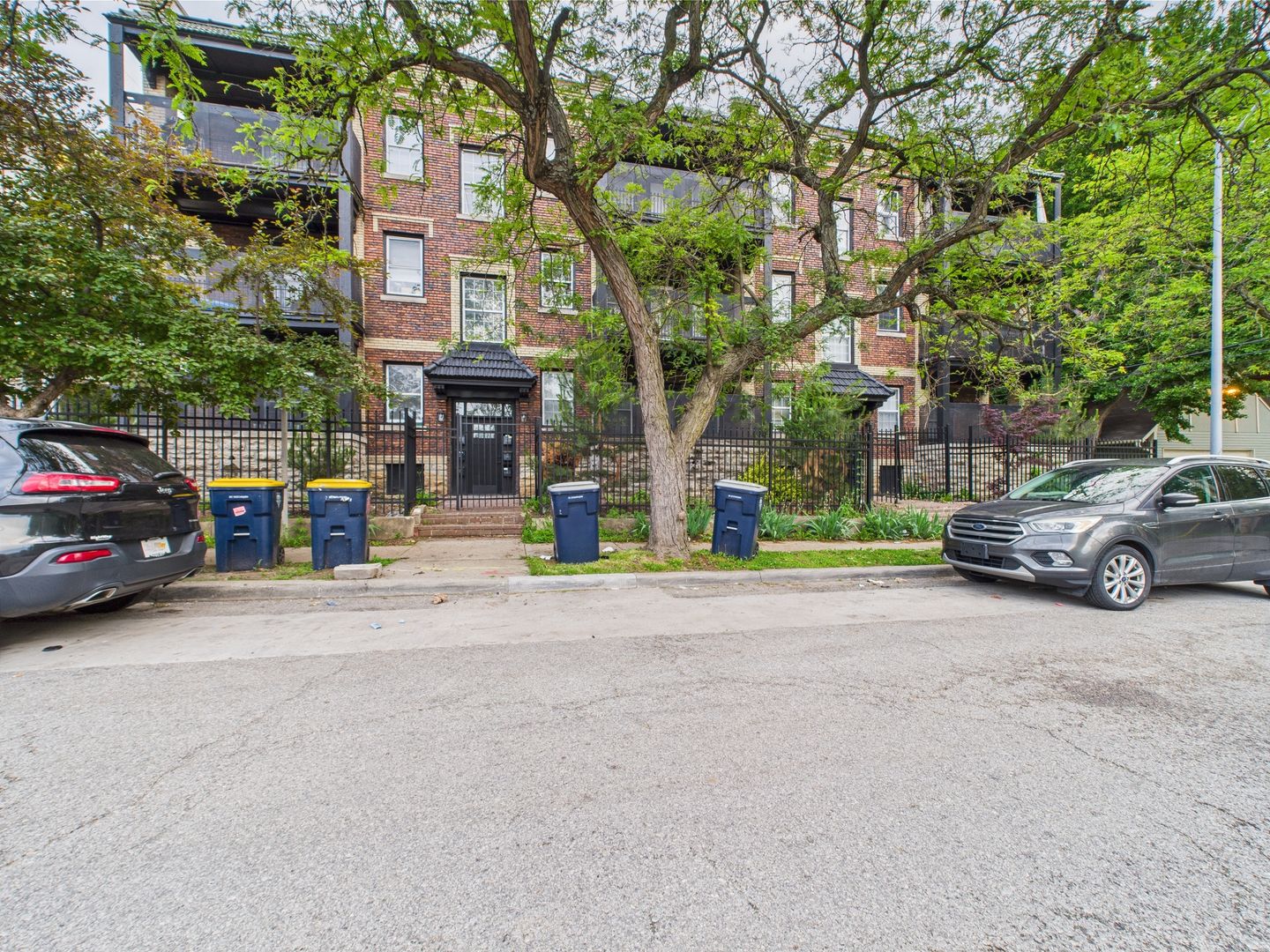 Kansas City Apartment: 1110 E 40th St