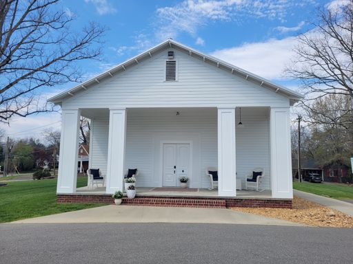 GREAT STUDIO OFFICE SPACE IN DOWNTOWN PILOT MOUNTAIN