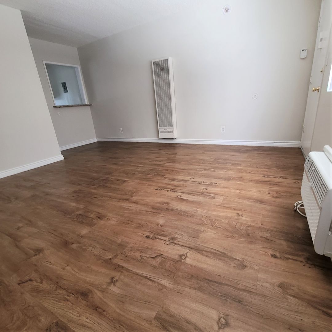 Los Angeles Apartment: 3399 Bennett Dr.