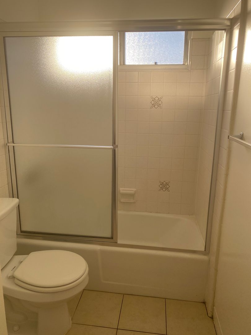 Granada Hills Apartment: 16914 Blackhawk Street