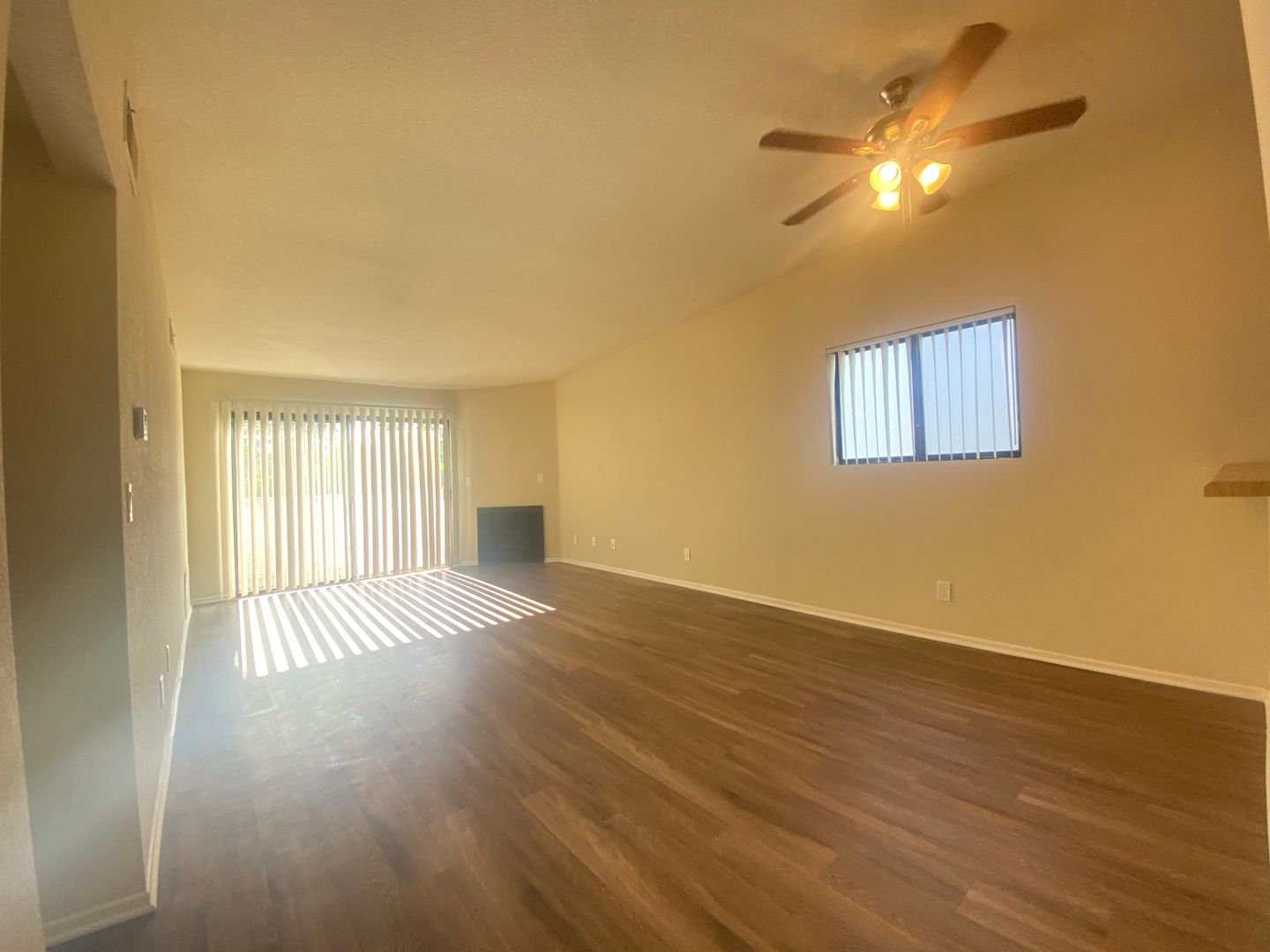 Sherman Oaks Apartment: 5637 Hazeltine Avenue