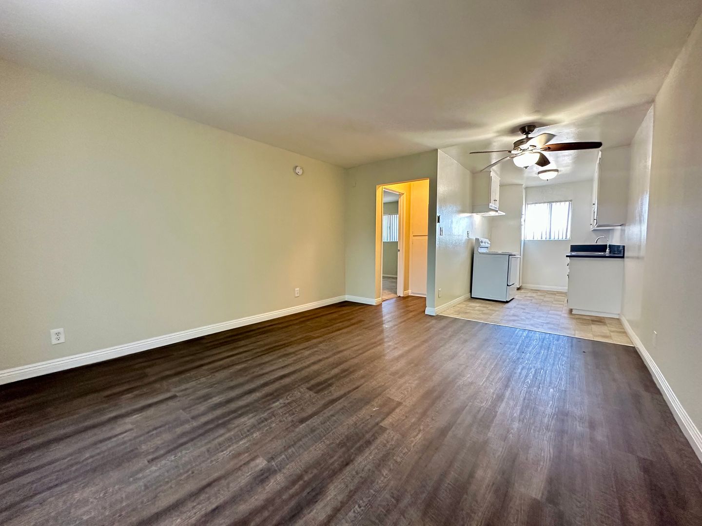 Granada Hills Apartment: 16840 Chatsworth Street