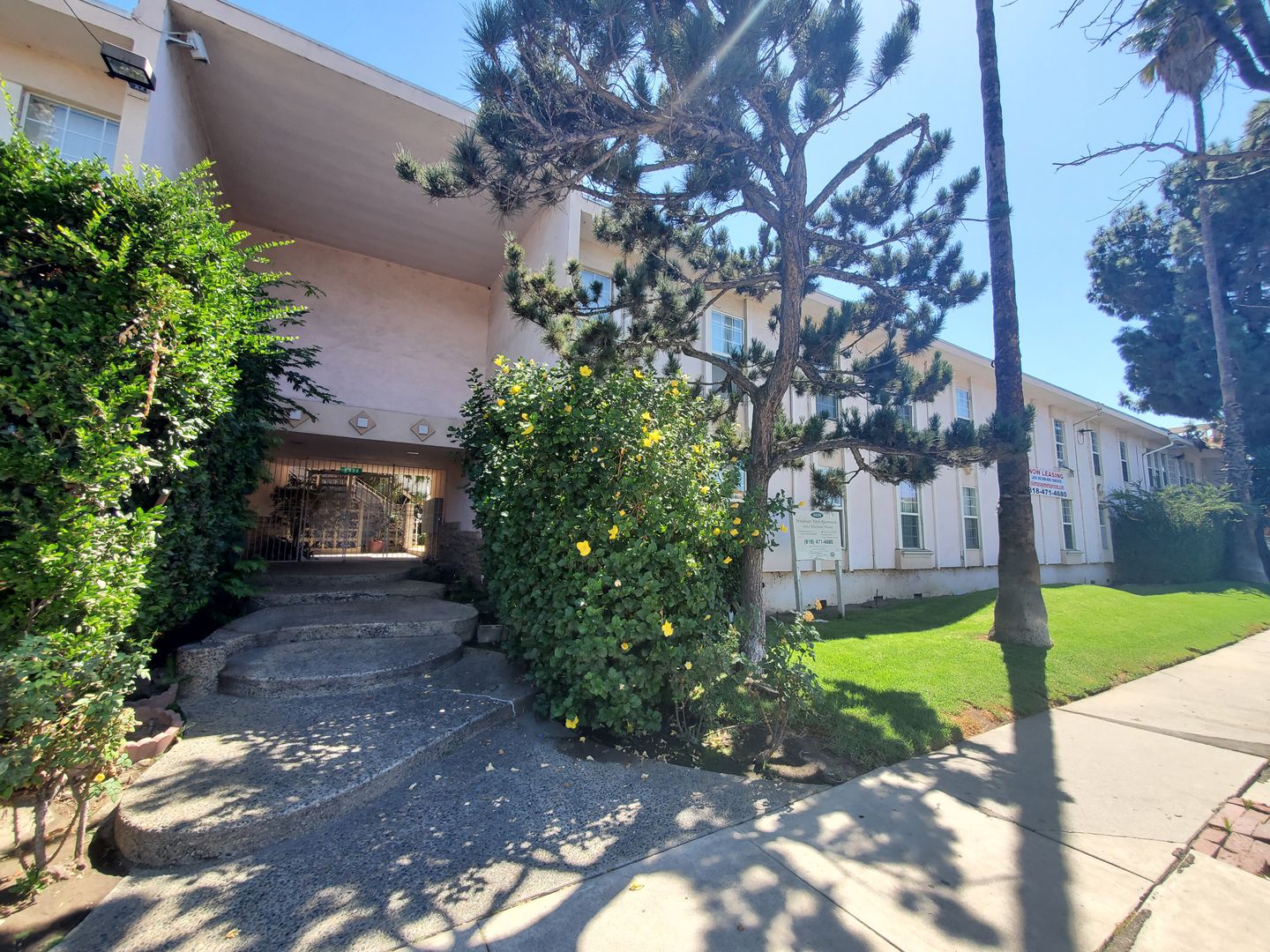 Sherman Oaks Apartment: 5050 Woodman Ave,