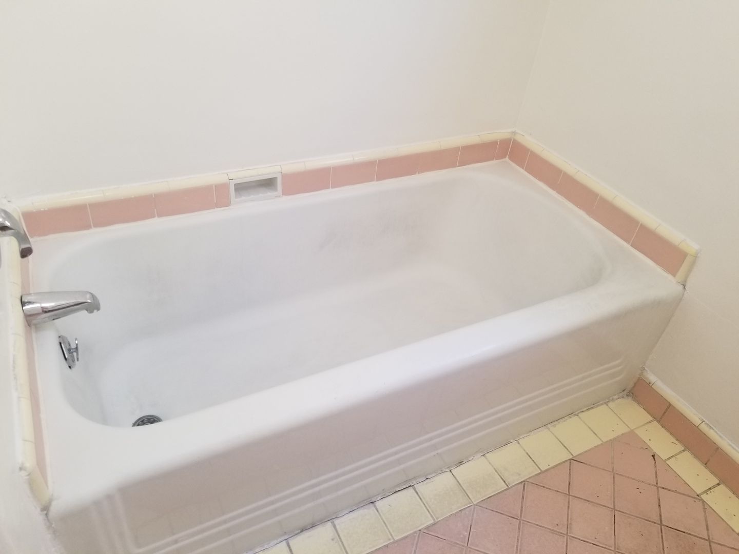 Los Angeles Apartment: 414-416 1/2 North Gardner St