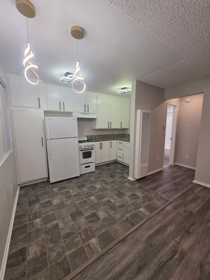 Van Nuys Apartment: 14420 Vose Street