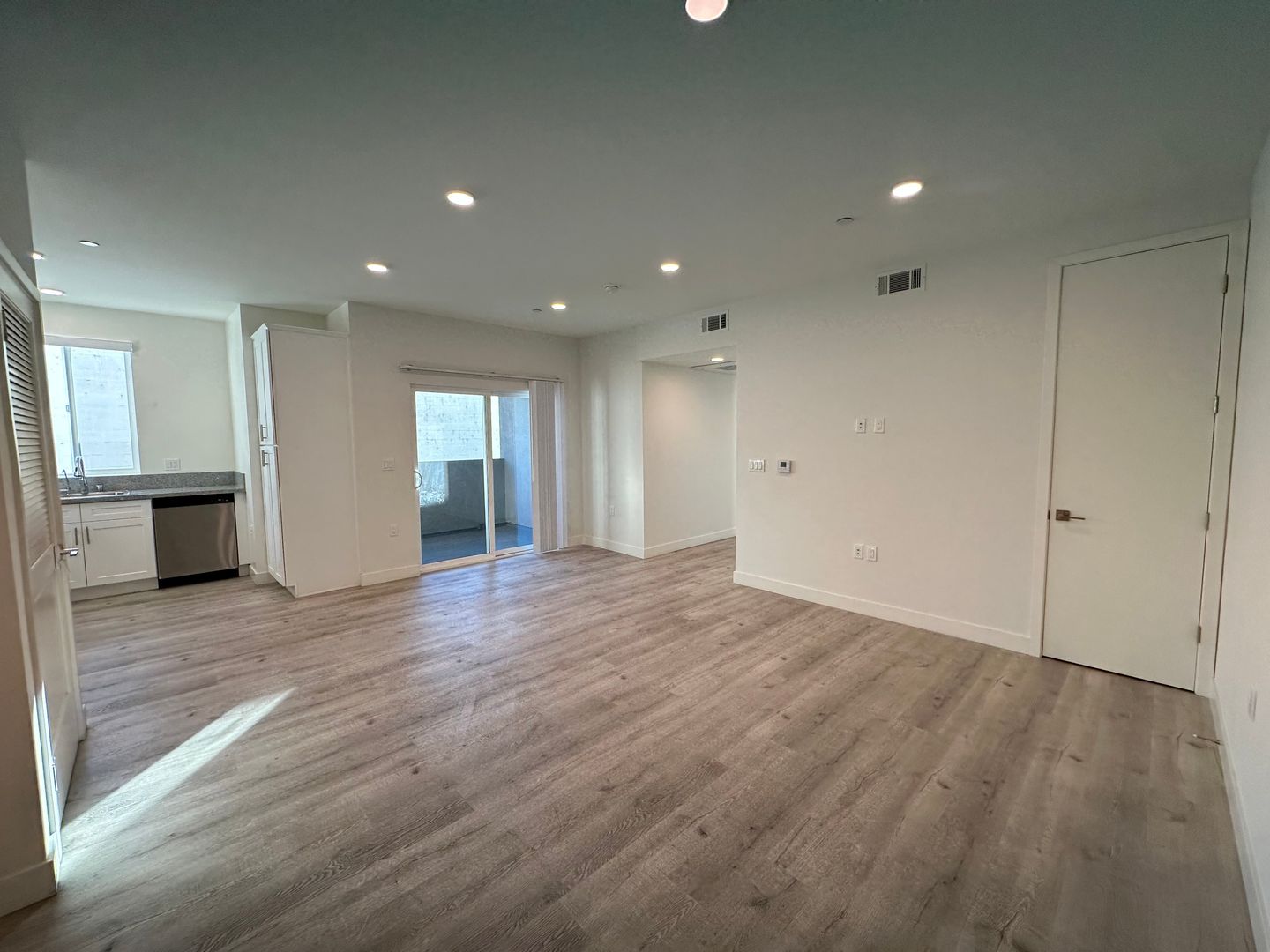 Sun Valley Apartment: 8405 Glenoaks Blvd