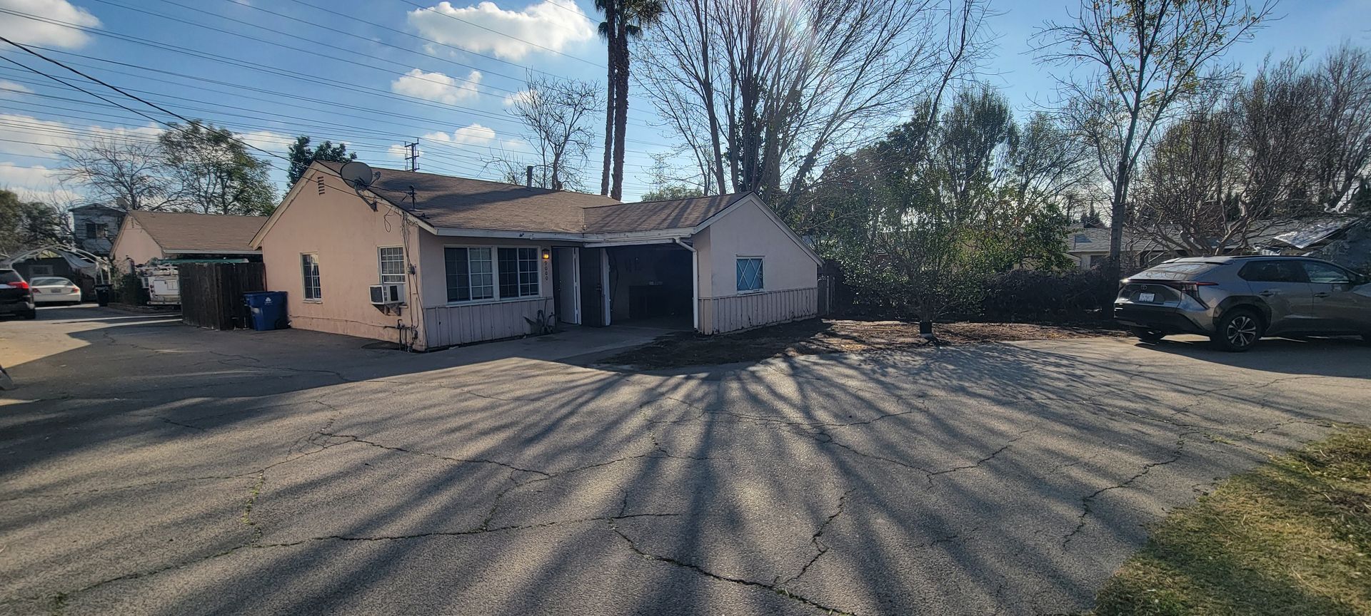 Northridge Apartment: 9000 Wilbur Avenue