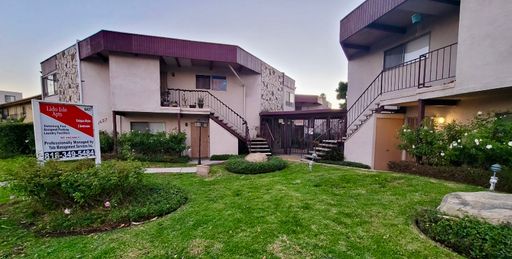 Spacious Large 2 Bed / 2 Bath in Northridge with Private Patio! – photo 1