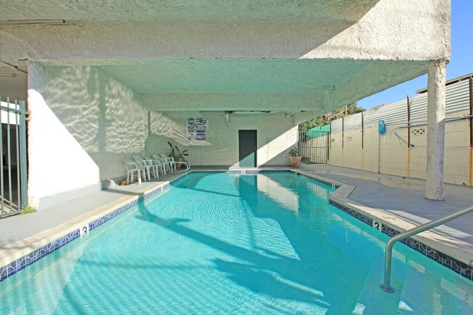 North Hollywood Apartment: 6711 Cleon Ave.