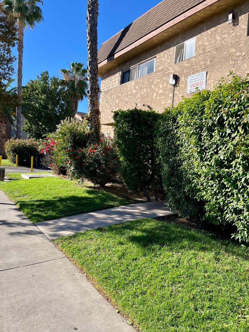 North Hills Apartment: 8533 Columbus Ave.
