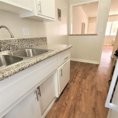 STUDIO IN PRIME HOLLYWOOD HILLS LOCATION-NEAR UNIVERSAL – photo 1