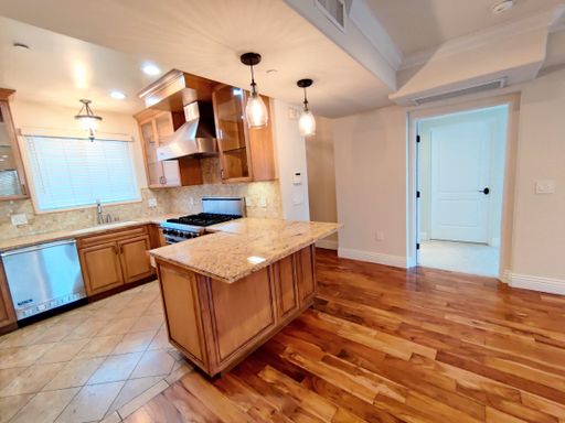 Luxurious and Spacious 3 bedroom in Prime Studio City Location – photo 1