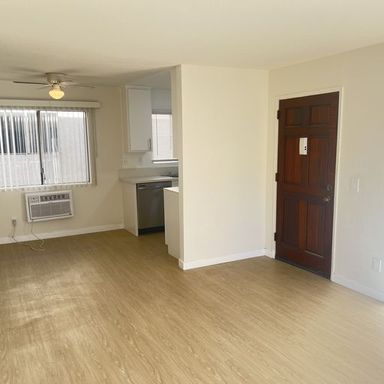 NEWLY RENOVATED 1 BEDROOM IN NORTH HOLLYWOOD – photo 1