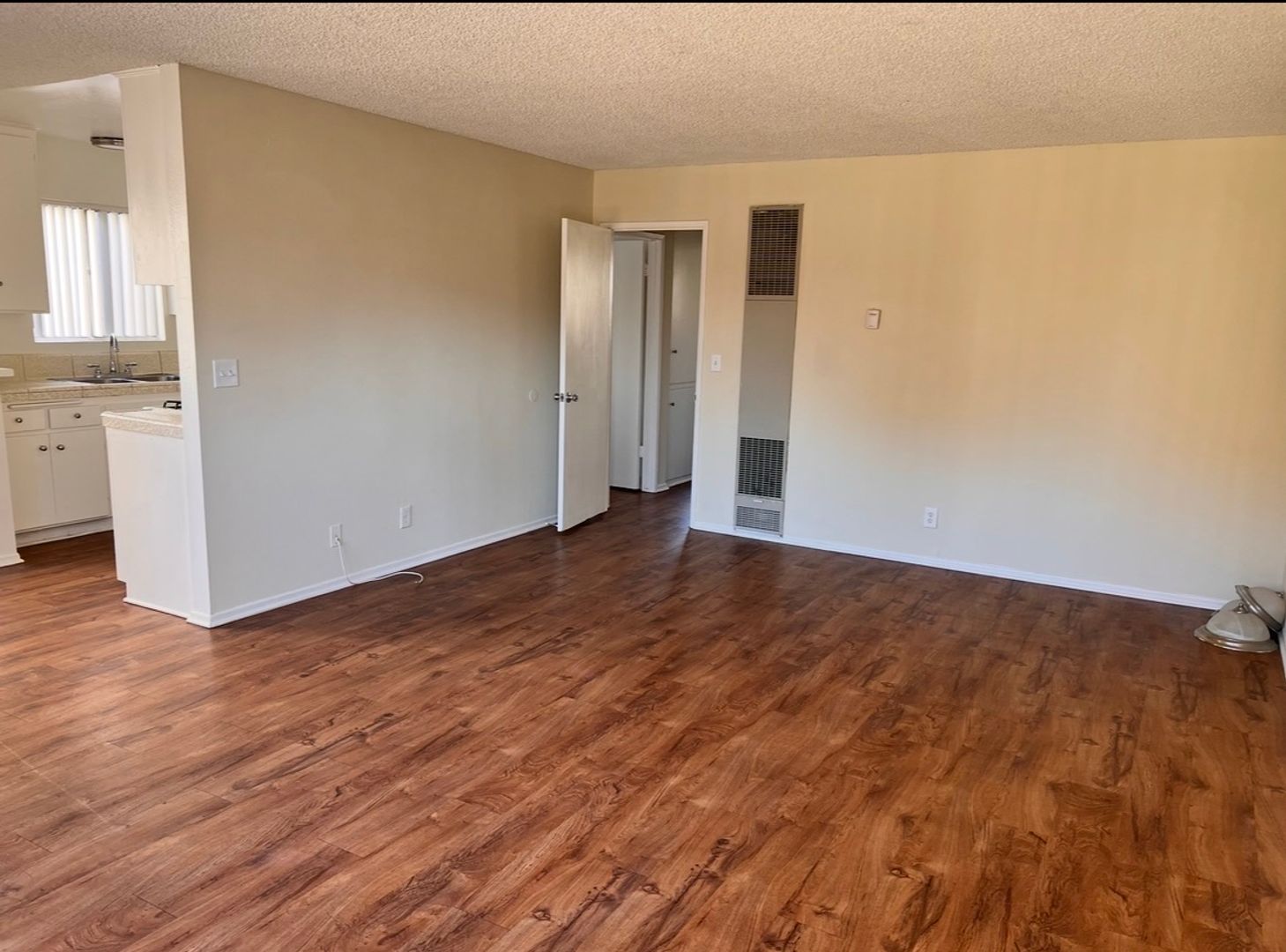 Canyon Country Apartment: 18015 Beneda Lane