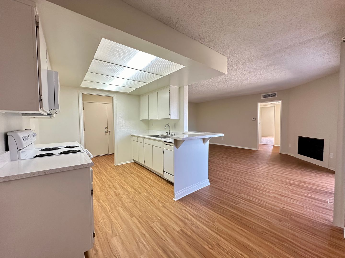 Valley Village Apartment: 12411 Magnolia Blvd