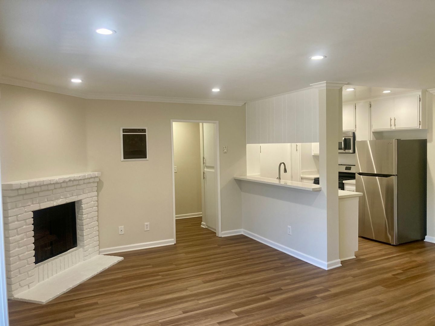 West Los Angeles Apartment: 2475 Corinth Avenue