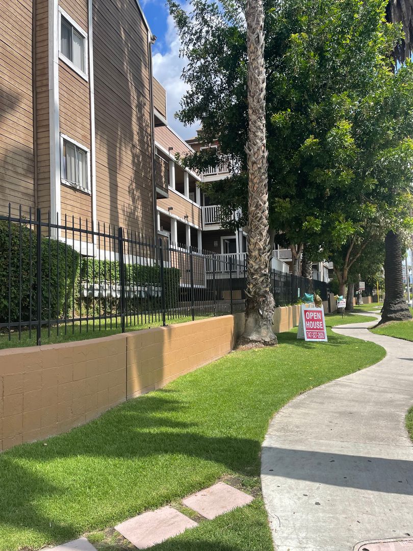 Panorama City Apartment: 14695 Parthenia St.