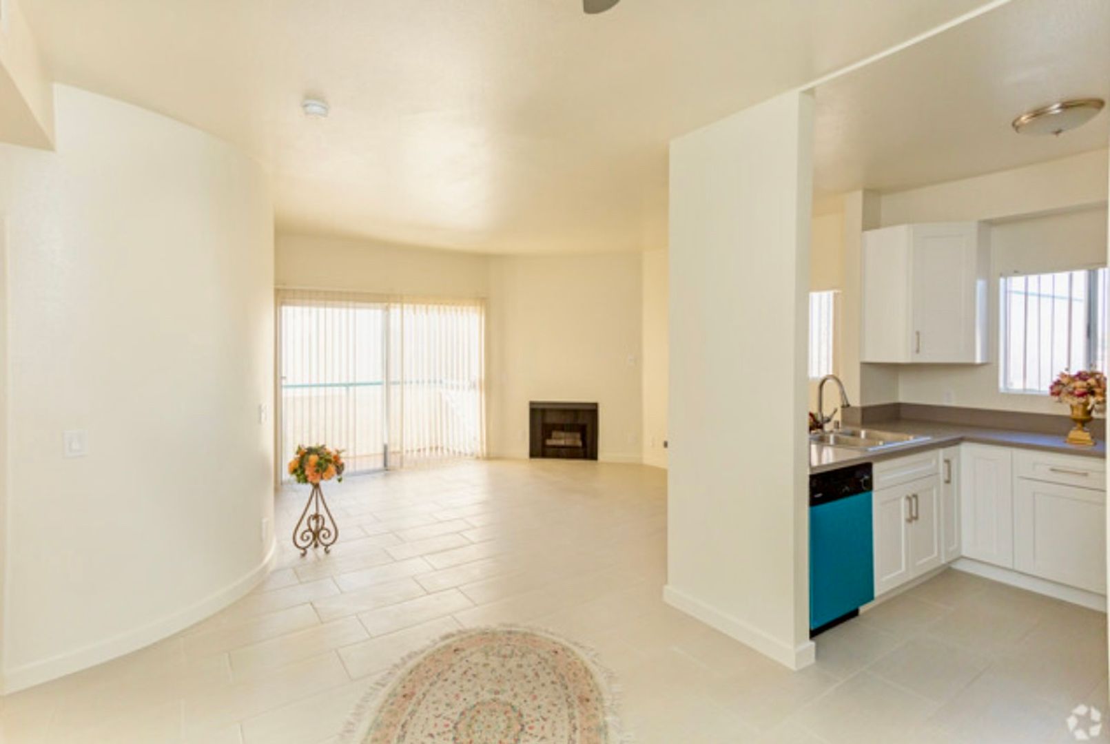 Tujunga Apartment: 10051 Pinewood Ave.