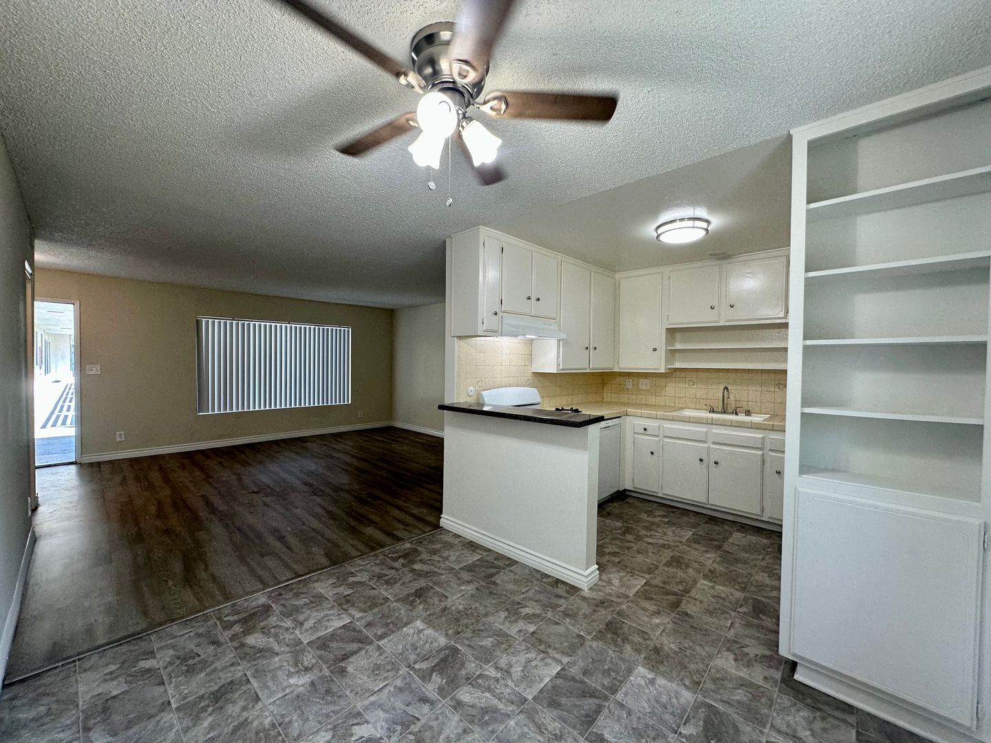 Northridge Apartment: 8455 Lindley Ave