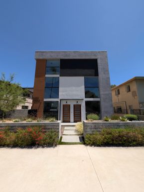 SPACIOUS & MODERN 3 BEDROOM!! – photo 1