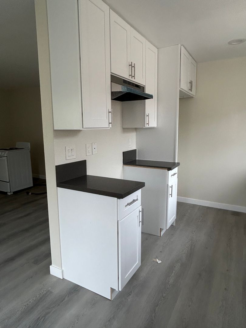 Tujunga Apartment: 10356 Commerce Ave.