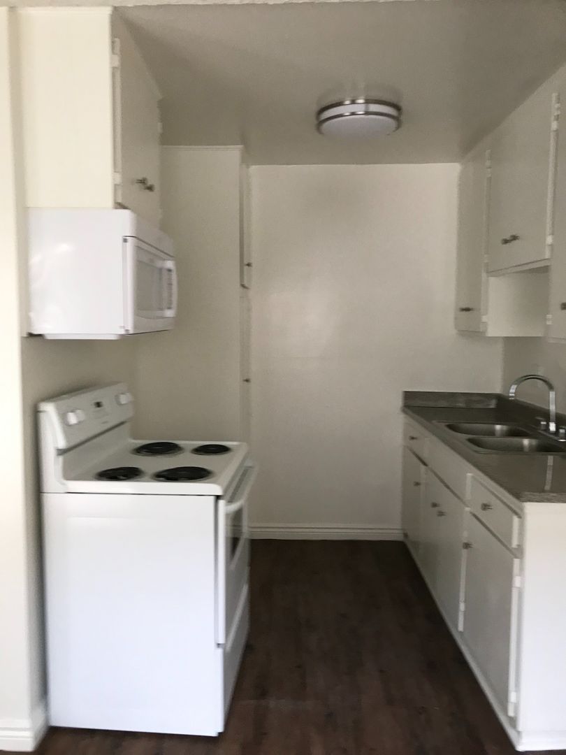 Canoga Park Apartment: 8751 Owensmouth Avenue