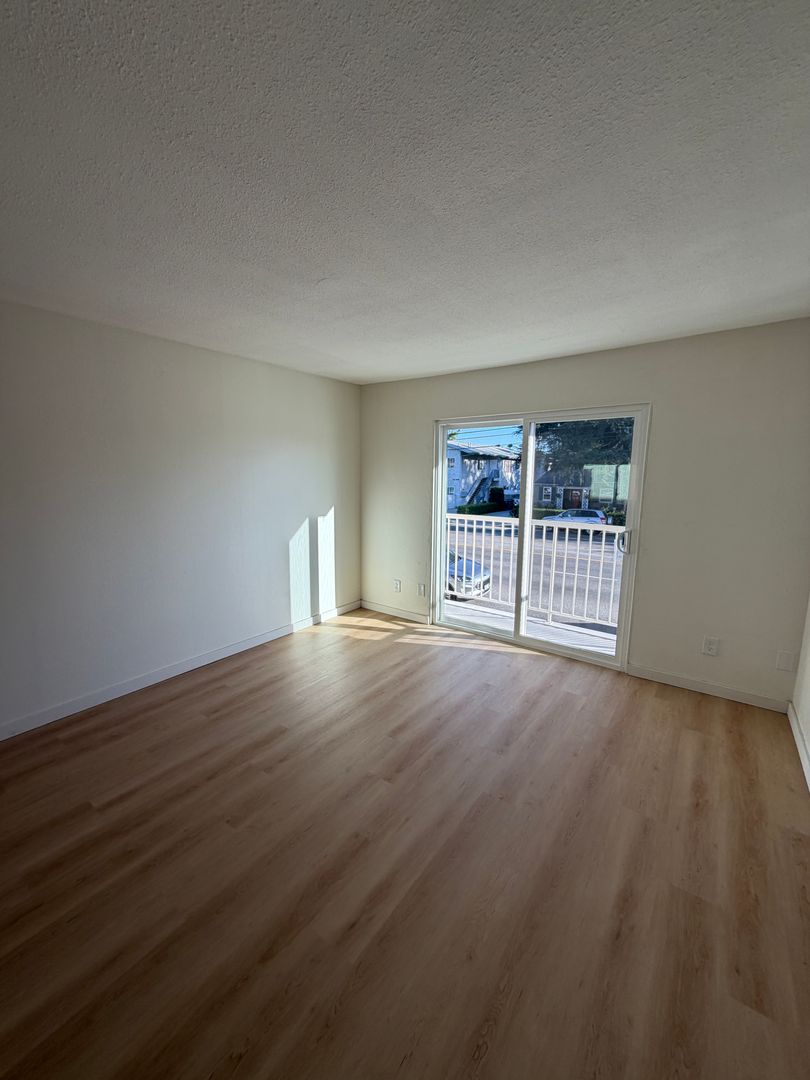 North Hollywood Apartment: 12357-12359 Oxnard Street