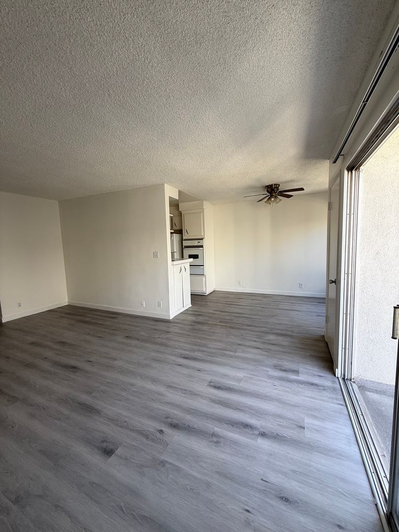 West Hollywood Apartment: 7635 Hampton Ave.