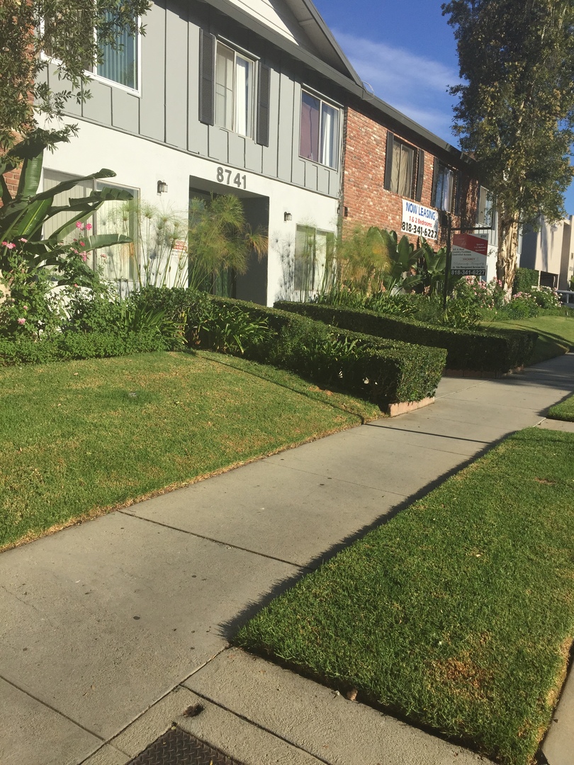 Canoga Park Apartment: 8741 Owensmouth Avenue