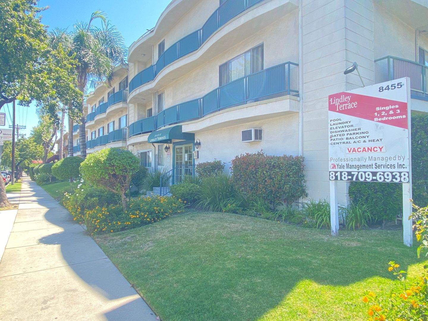 Northridge Apartment: 8455 Lindley Ave