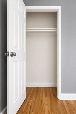 BRIGHT AND SPACIOUS NEWLY RENOVATED ONE BEDROOM AVAILABLE NOW!!