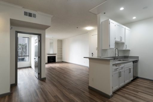 1325 N. Siera Bonita #112, Los Angeles, CA 90046
