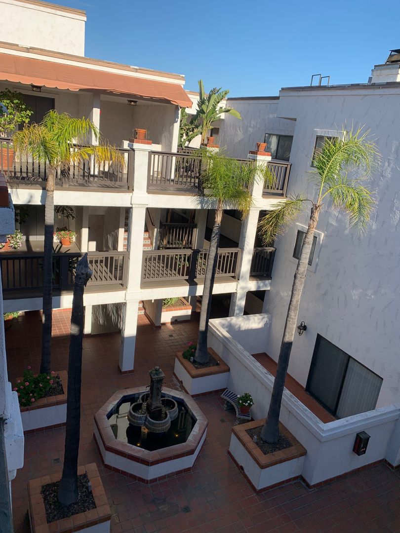 Sherman Oaks Apartment: 15323 Weddington Street