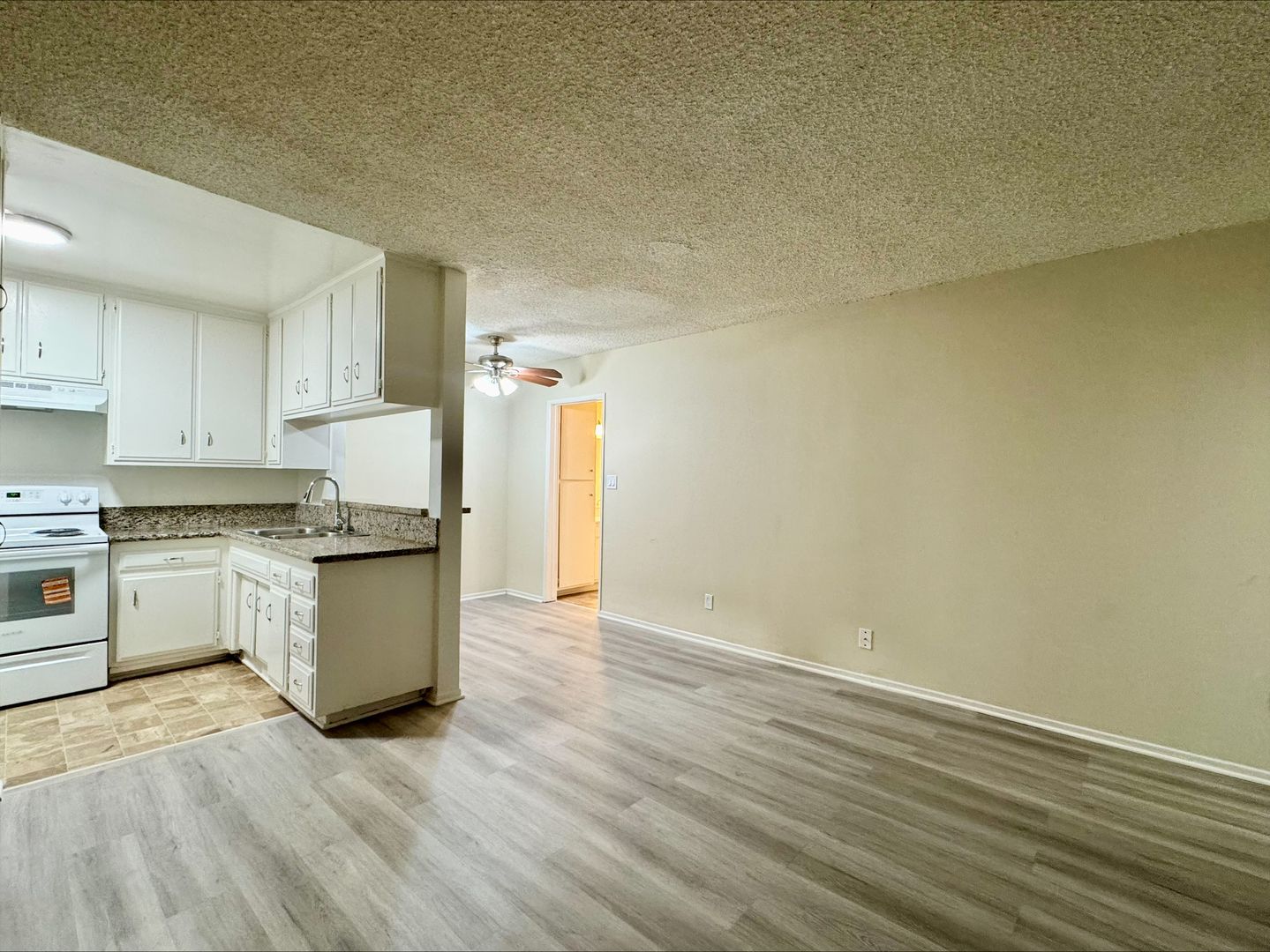 Van Nuys Apartment: 7337 Haskell Ave
