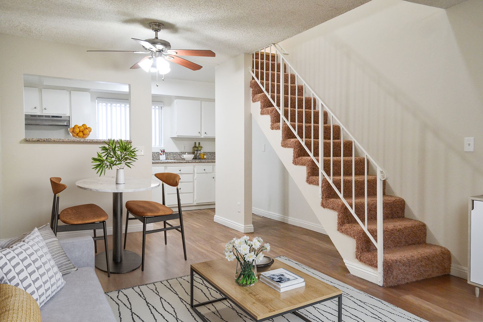 Canoga Park Apartment: 21445 Saticoy St.