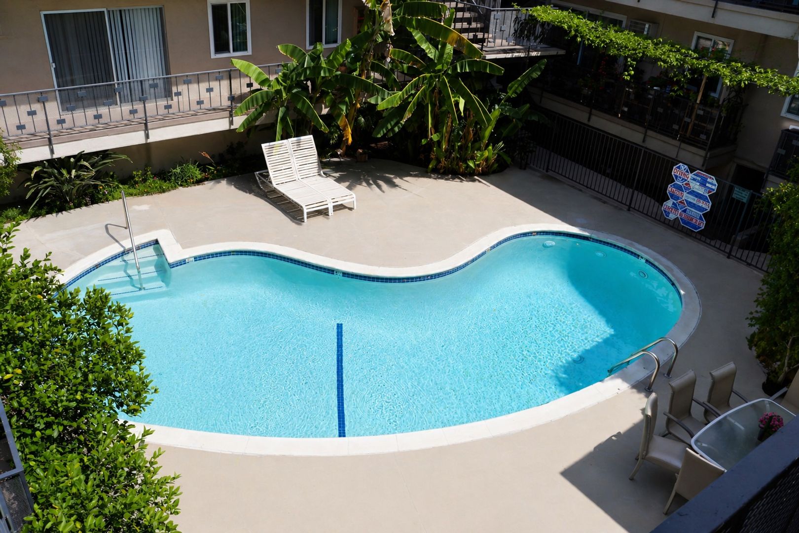 Van Nuys Apartment: 13838 Victory Blvd.