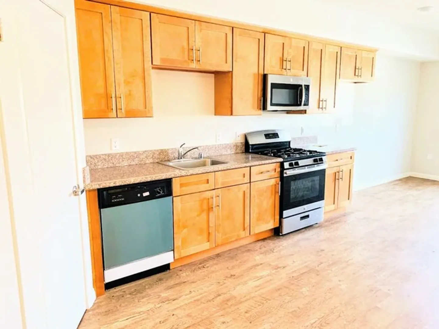 Van Nuys Apartment: 15313 Cabrito Rd