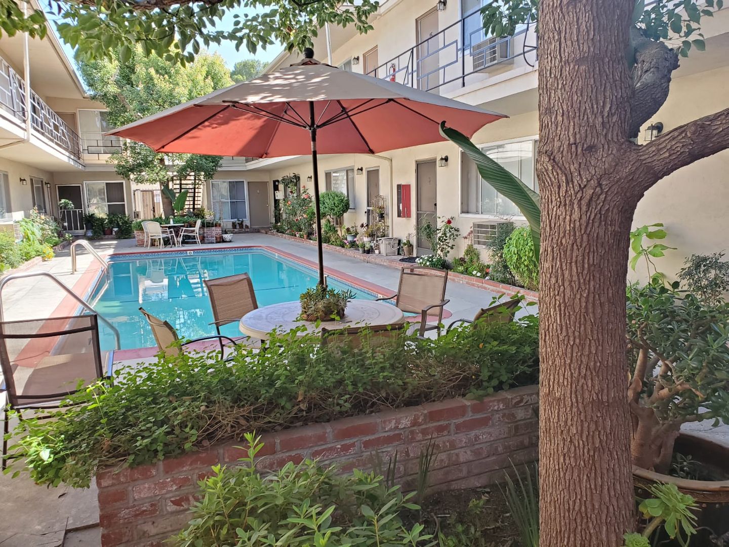 Sherman Oaks Apartment: 14430 Magnolia Blvd.