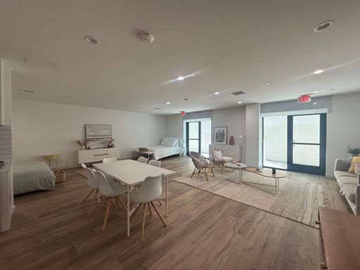 BEAUTIFUL LOWER UNIT 2 BEDROOM 1 BATH IN GREAT LOCATION AVAILABLE NOW! – photo 1