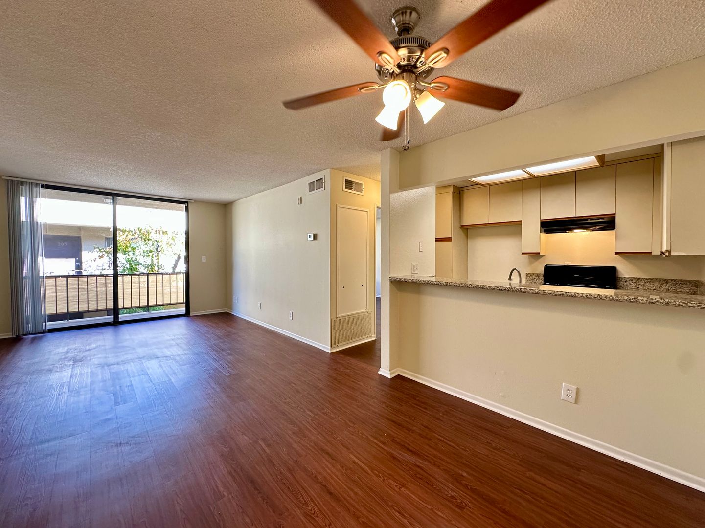 North Hollywood Apartment: 10822 Otsego Street