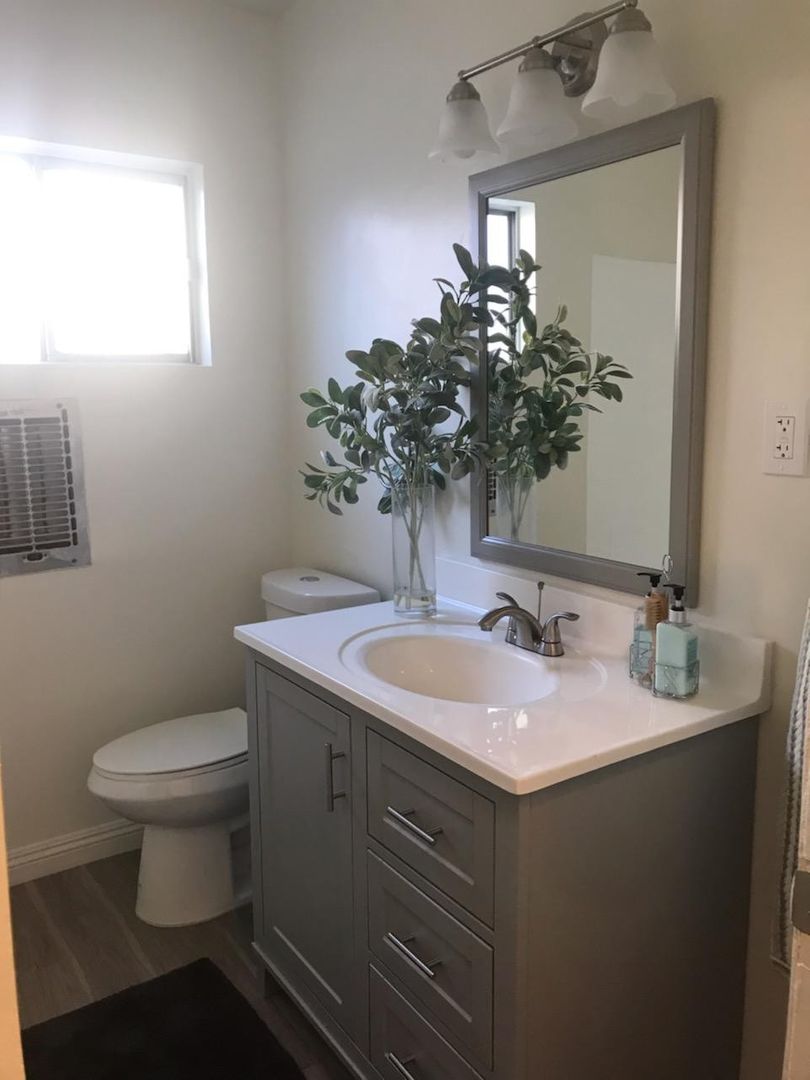 Tarzana Apartment: 18553-18563 Clark Street