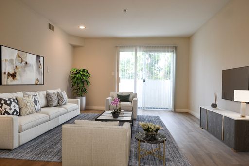 Renovated Spacious 2 Bed, 2 Bath Unit with Views & Patio! – photo 1