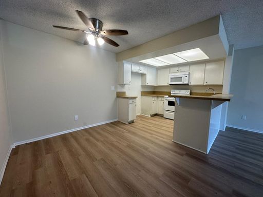 850+ Sq. Ft., Central A/C & Heat, Walk-In Closet, Balcony! – photo 1