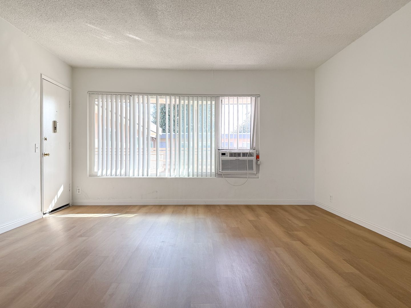 Valley Glen Apartment: 13447 Burbank Blvd.