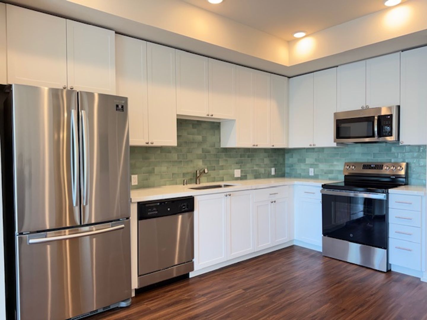 Thousand Oaks Apartment: 77 N. Conejo School Rd.