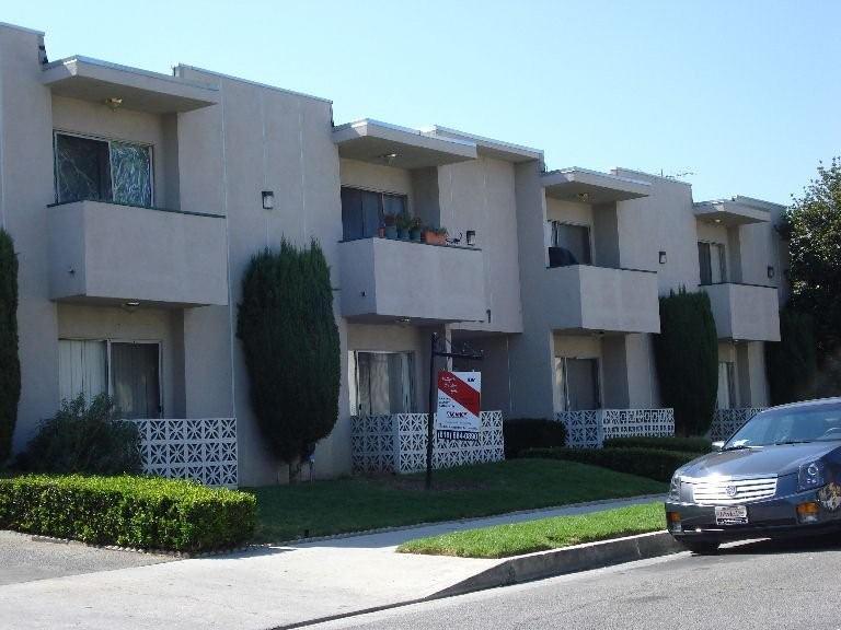 Canoga Park Apartment: 8341 Northgate Avenue