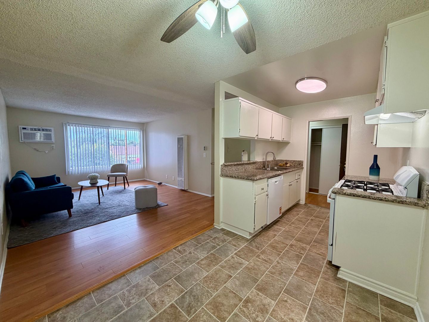 Van Nuys Apartment: 6611 Haskell  Avenue