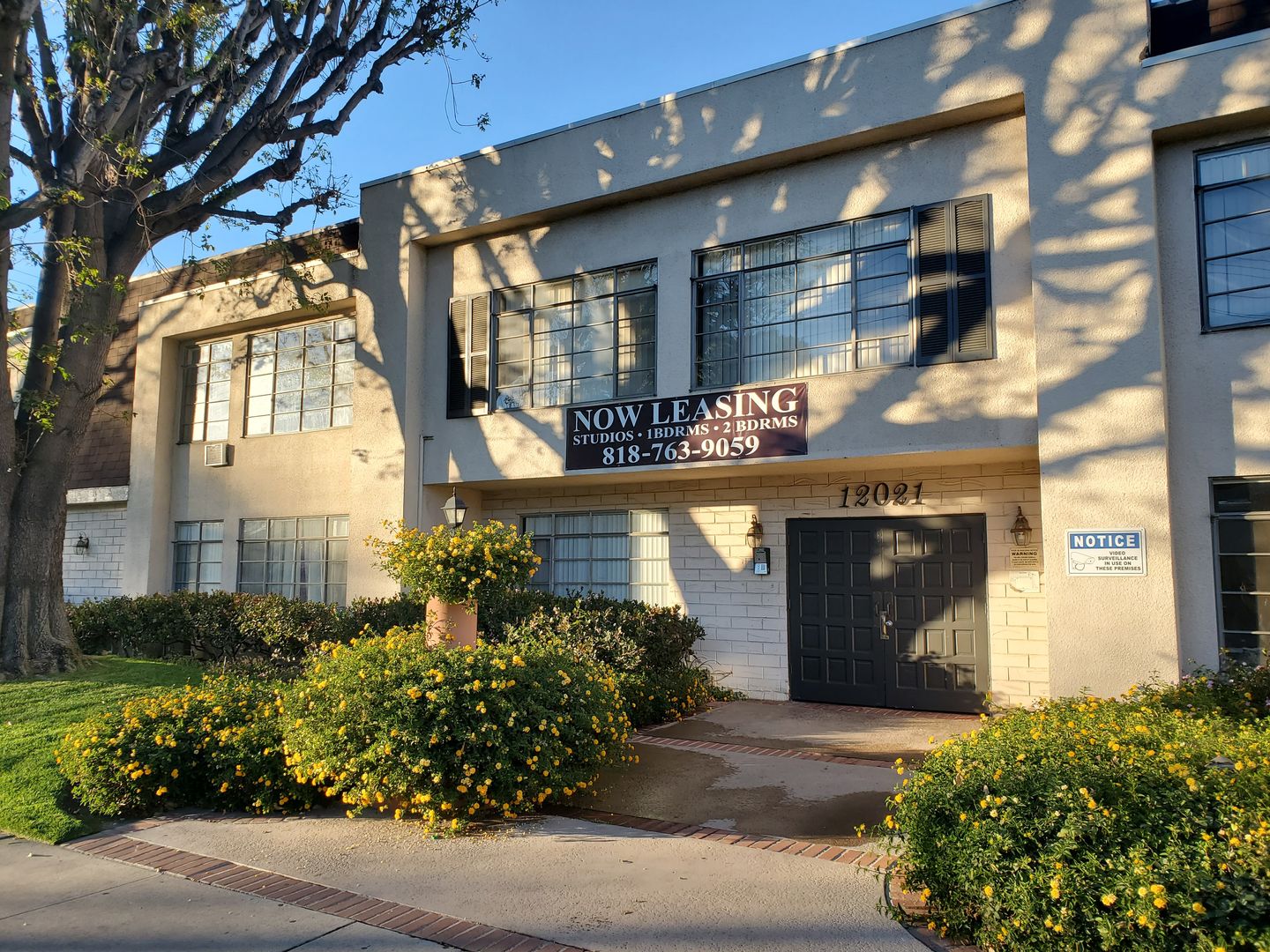 Valley Village Apartment: 12021 Magnolia Blvd.